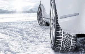 De ce este indicat sa ne echipam masina cu anvelope de iarna in sezonul rece?